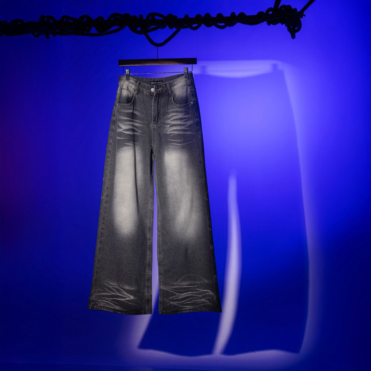 Shadow Contour Jeans