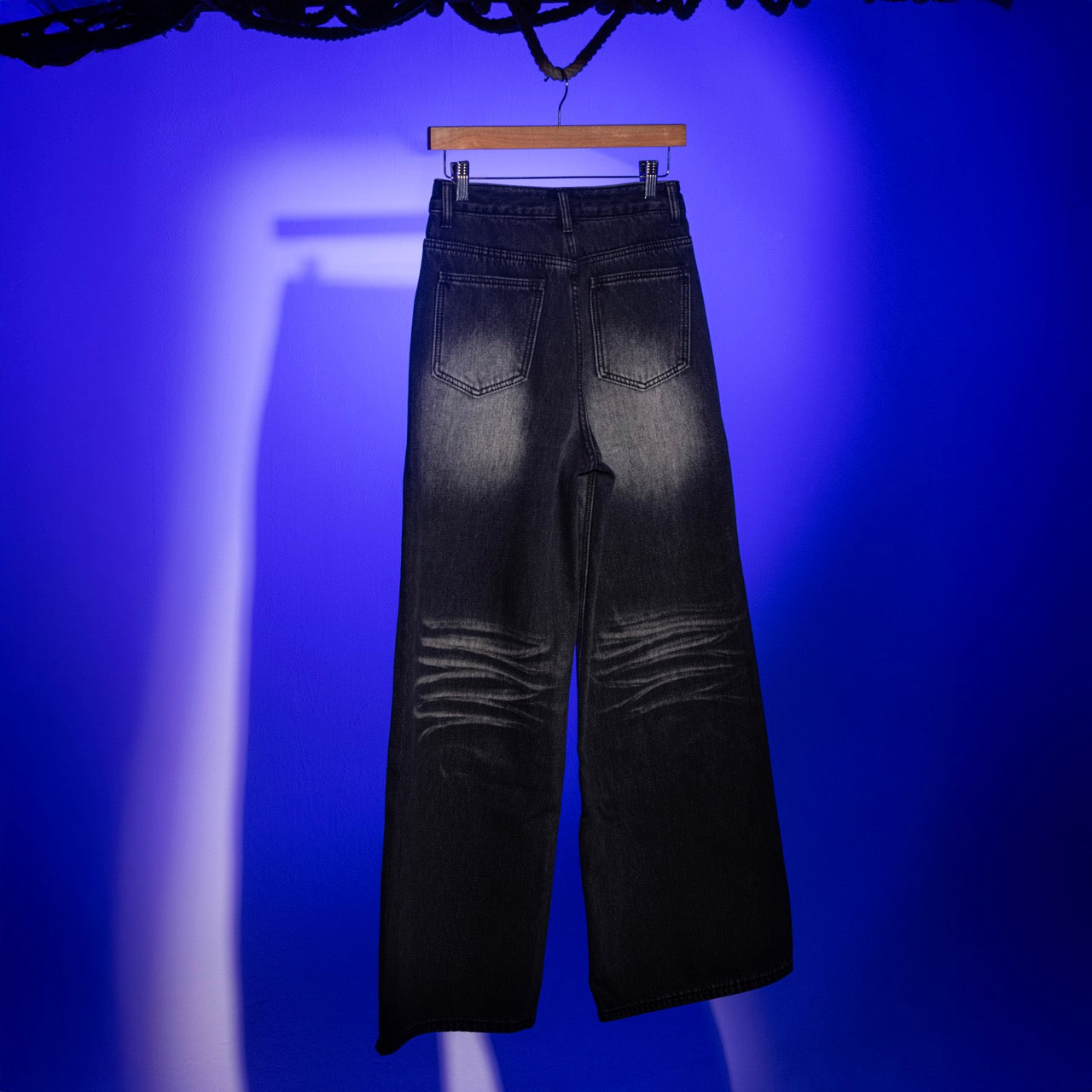 Shadow Contour Jeans